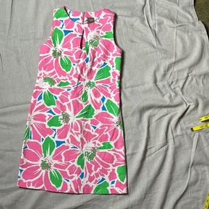 Taylor floral dress with keyhole neckline and zipper detail in back size 8